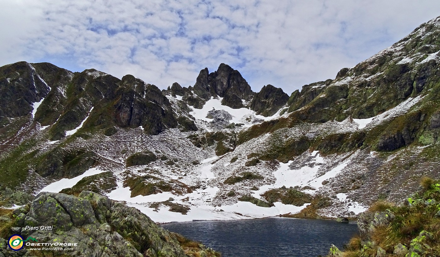 63 Laghetto alto di Ponteranica (2115 m) con vista in Valletto (2371 m) .JPG -                                